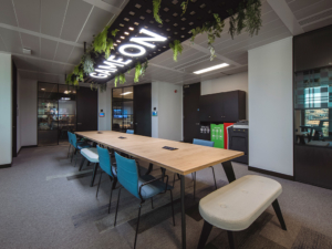 office-furniture-collaborative-table-agile-workplace